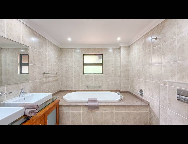 3 BEDROOM TOWNHOUSE TO LET IN ZIMBALI ESTATE
